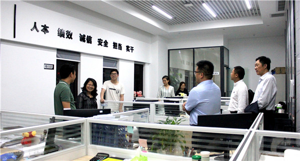 集团公司工会主席柴云妹一行到重庆AG尊时凯龙人生就调研指导工作