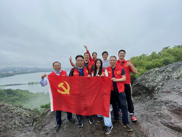 献礼建党百年|  党委工作部党支部开展“公益志愿行,党史学习浓”主题党日活动