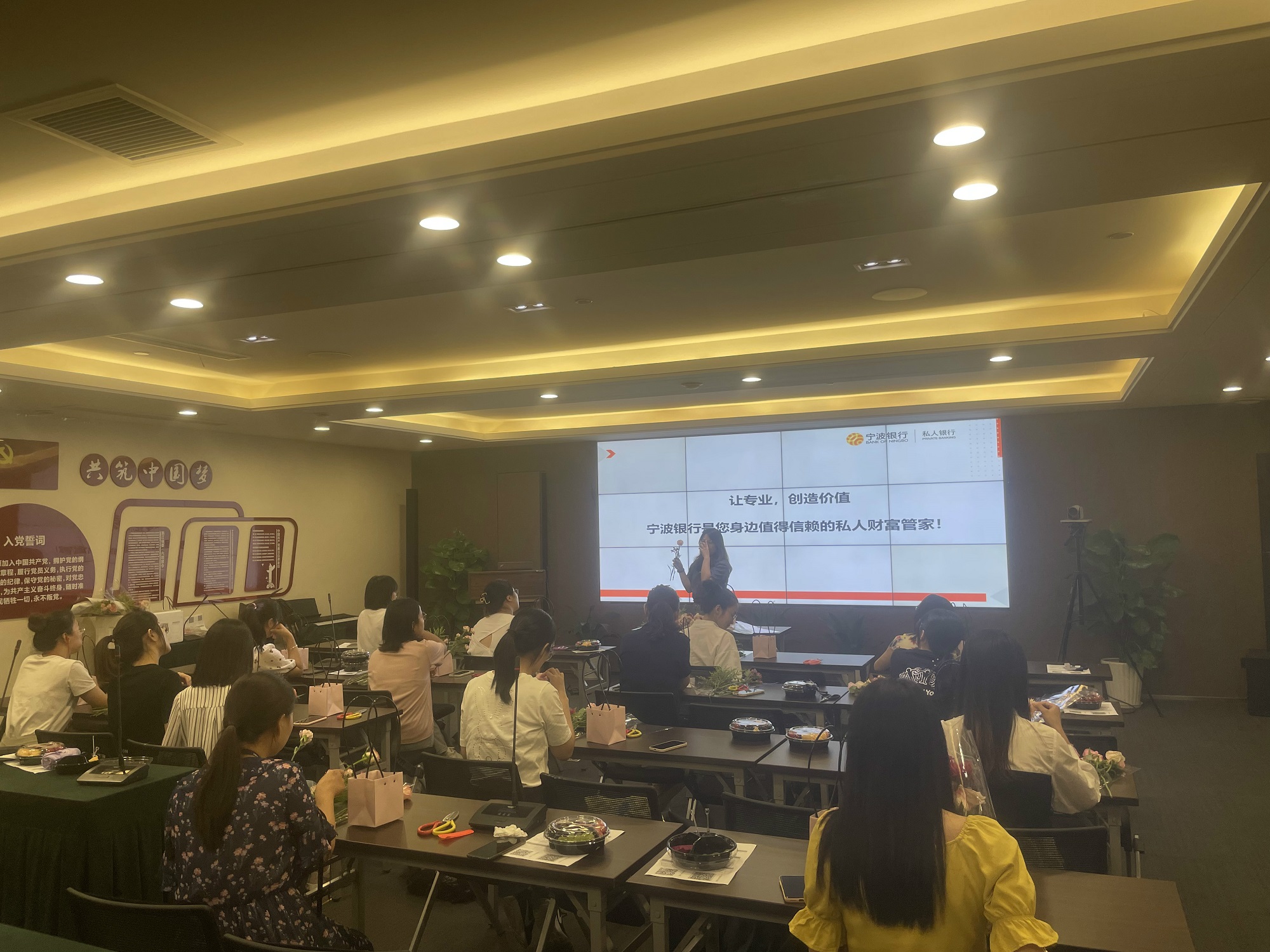 建功“十四五”,我为职工办实事:公司工会举办“ 香气飞舞、花漾人生”活动