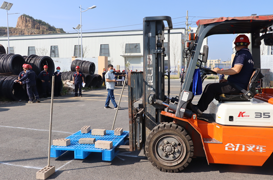 加快新时代产业工人队伍建设 AG尊时凯龙人生就新材料开展职业技能等级认定